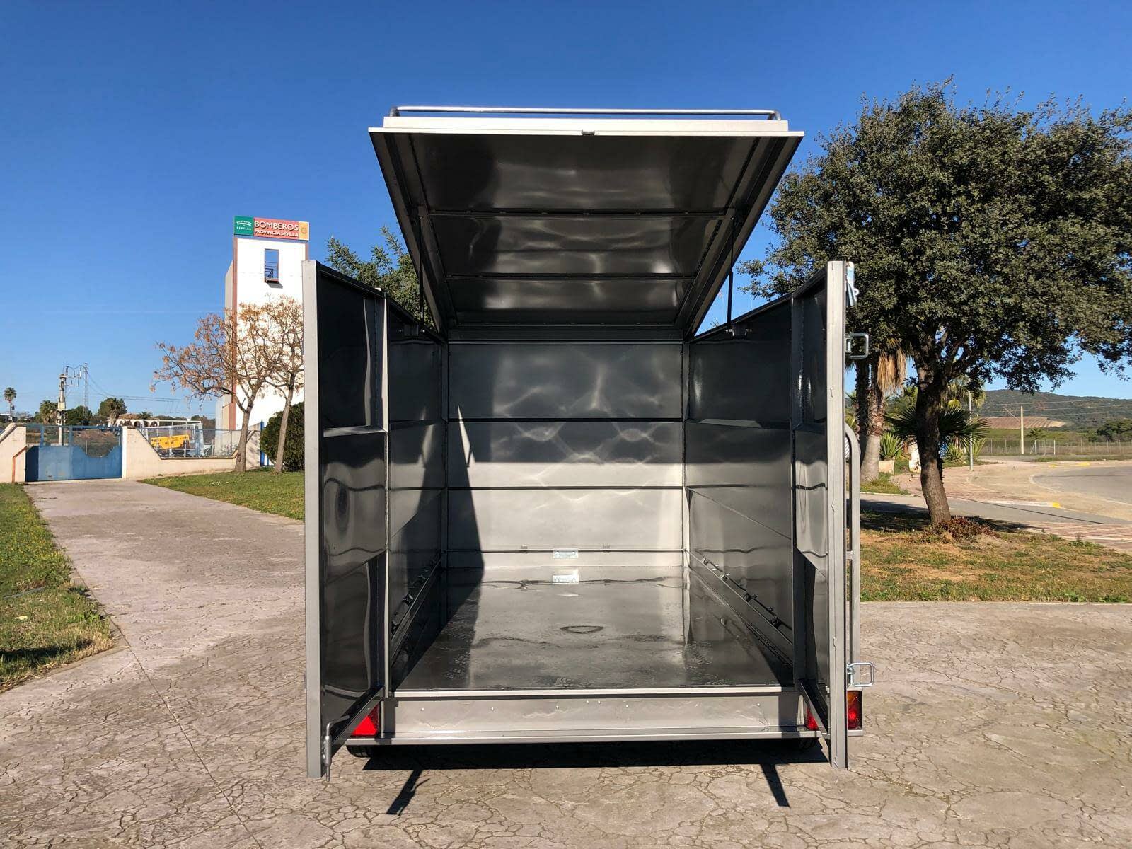 Remolque Caja Cerrada 2 Ejes 2500X1550X1450