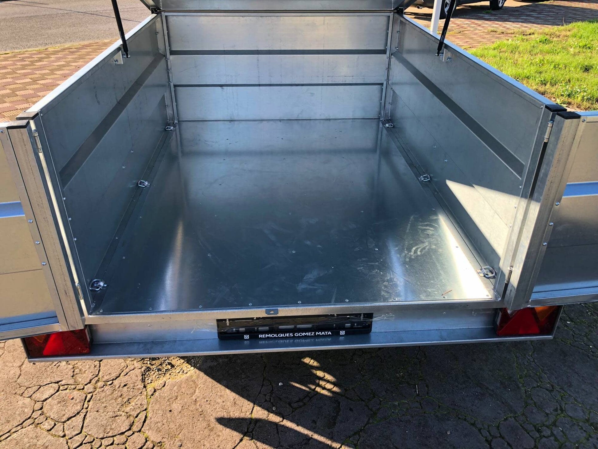 Remolque Caja Cerrada