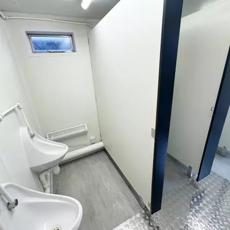 BLOQUE DE SANITARIOS 3+1 4,8 X 2,7M