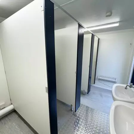 BLOQUE DE SANITARIOS 3+1 4,8 X 2,7M