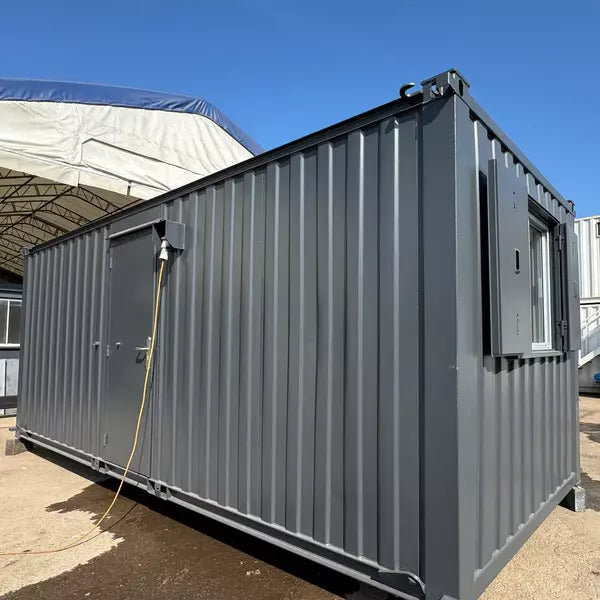 CONTENEDOR DE OFICINA 2,4 x 6,4 M CON BAÑO Y COCINA