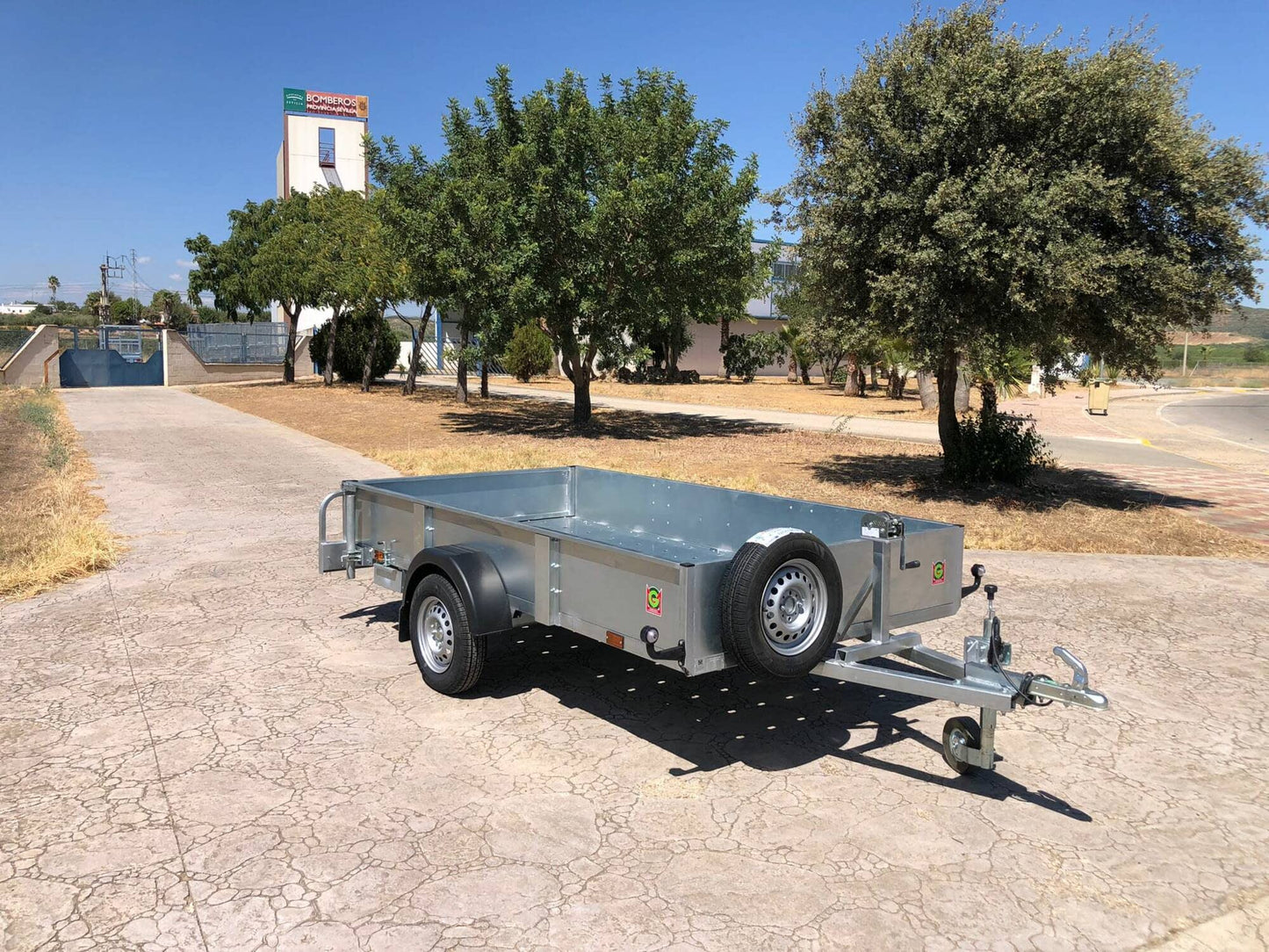 Remolque PLATAFORMA CON LATERALES Y RAMPAS