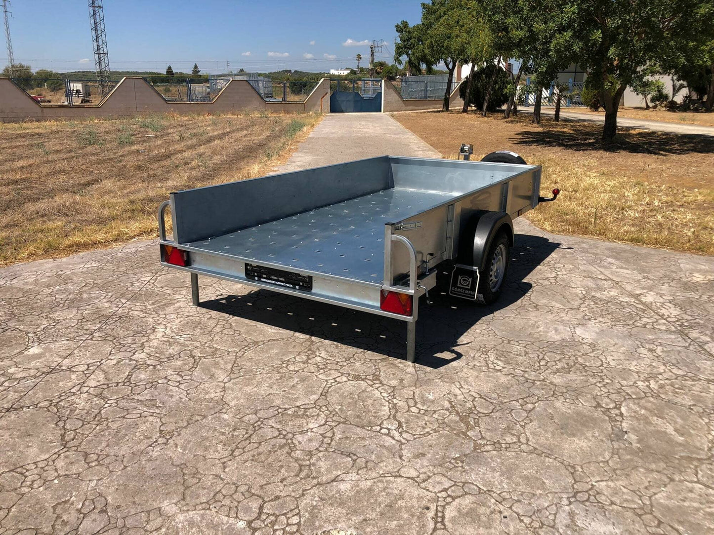 Remolque PLATAFORMA CON LATERALES Y RAMPAS