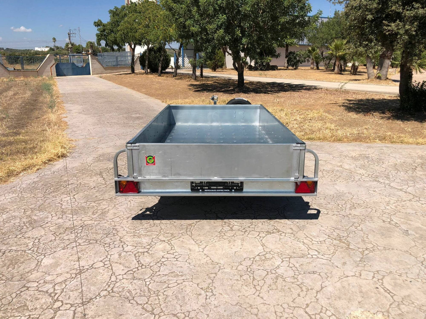 Remolque PLATAFORMA CON LATERALES Y RAMPAS