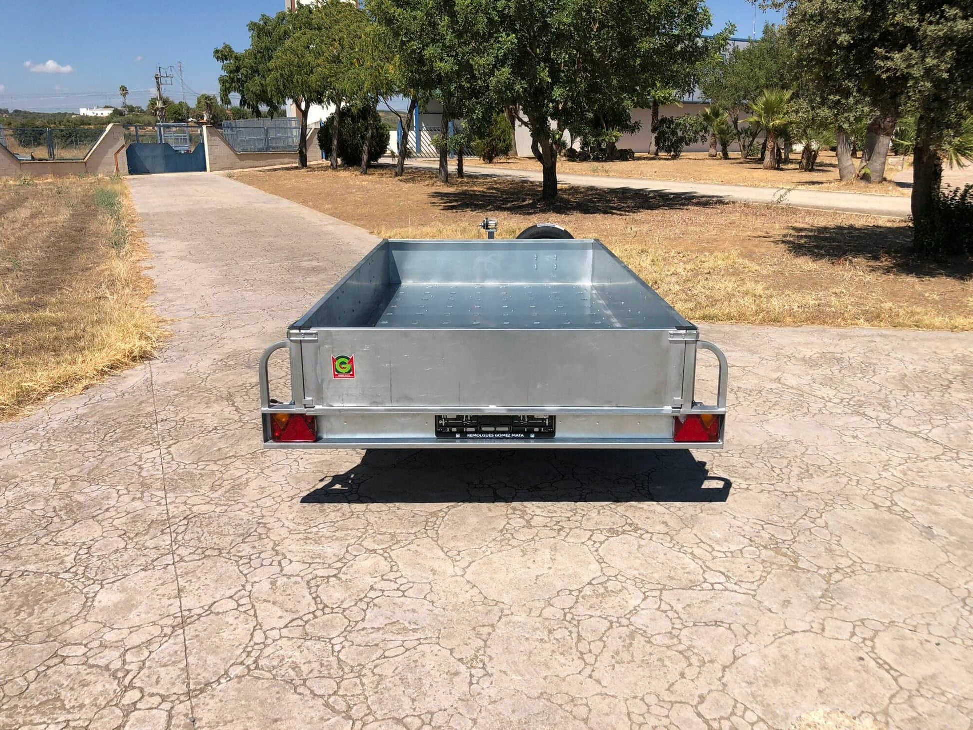 Remolque PLATAFORMA CON LATERALES Y RAMPAS