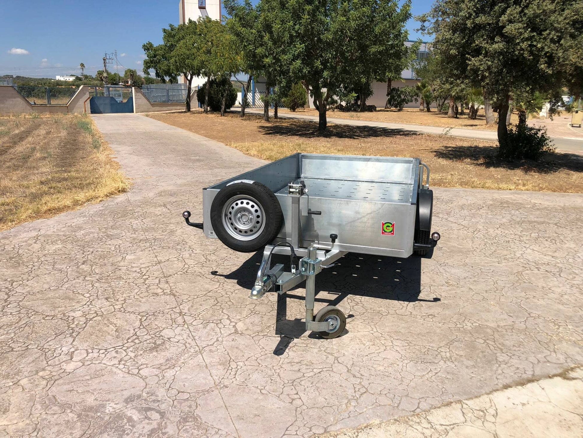 Remolque PLATAFORMA CON LATERALES Y RAMPAS