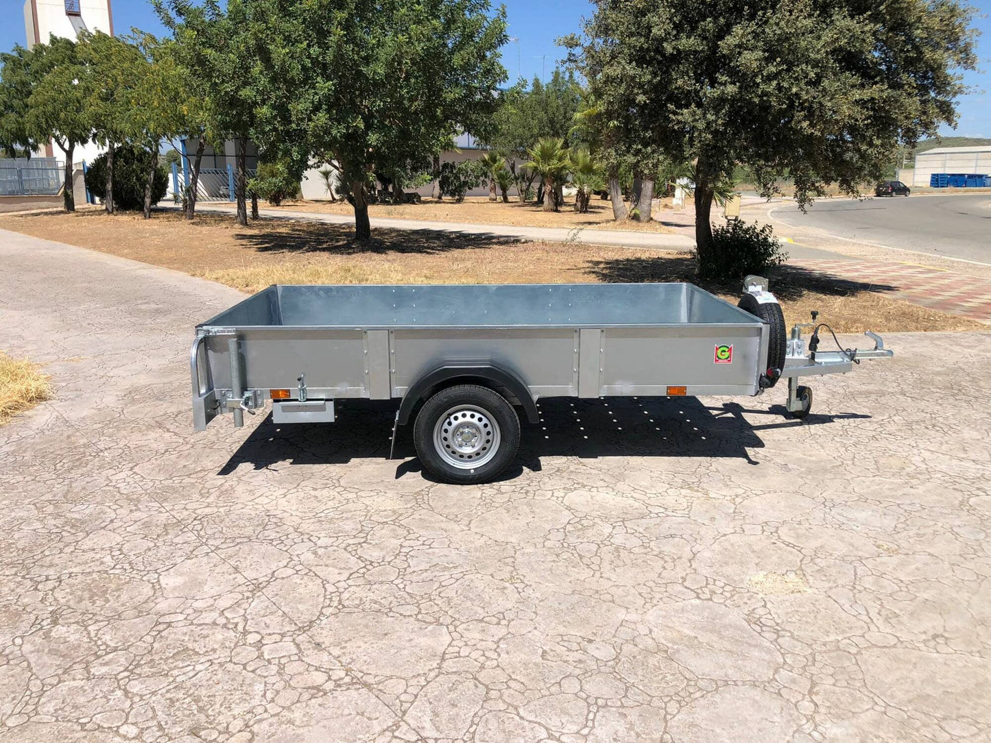 Remolque PLATAFORMA CON LATERALES Y RAMPAS