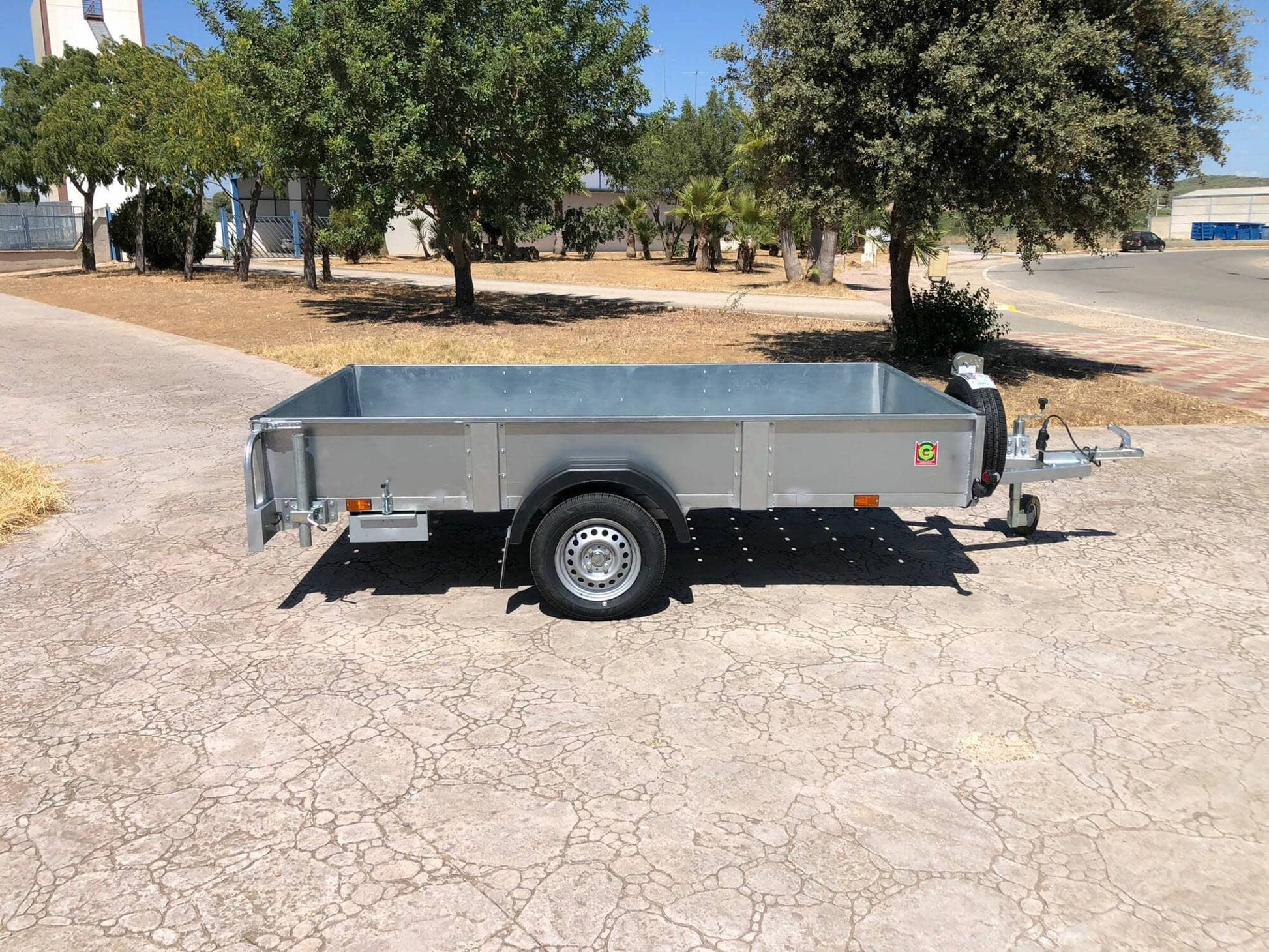 Remolque PLATAFORMA CON LATERALES Y RAMPAS