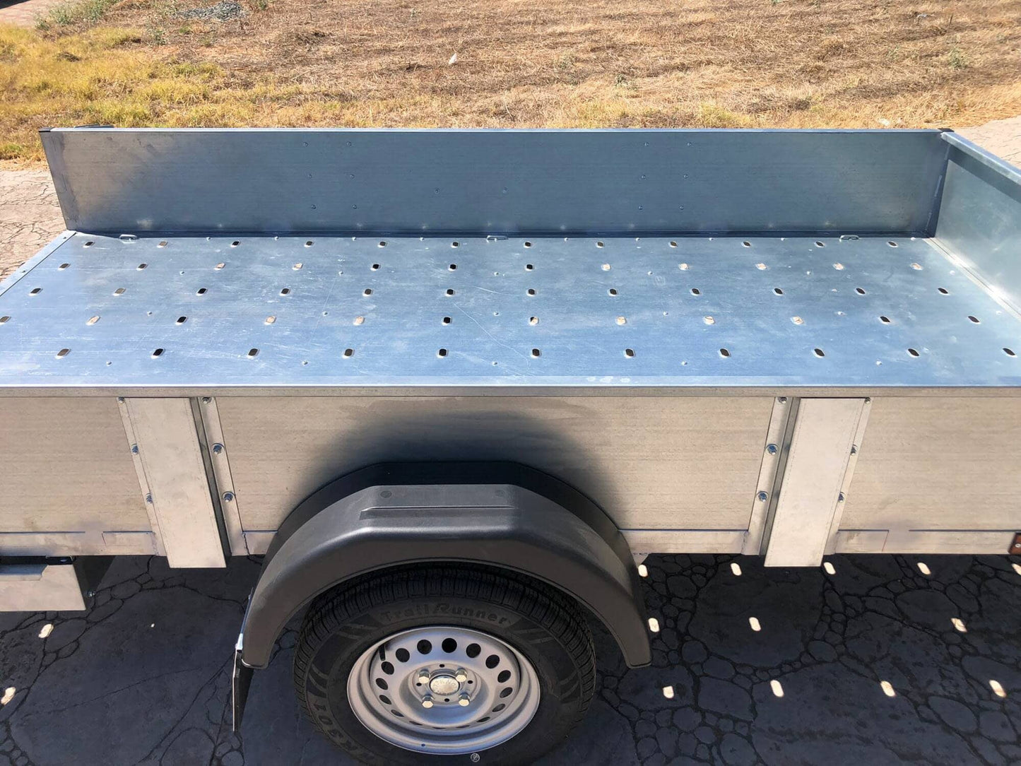 Remolque PLATAFORMA CON LATERALES Y RAMPAS