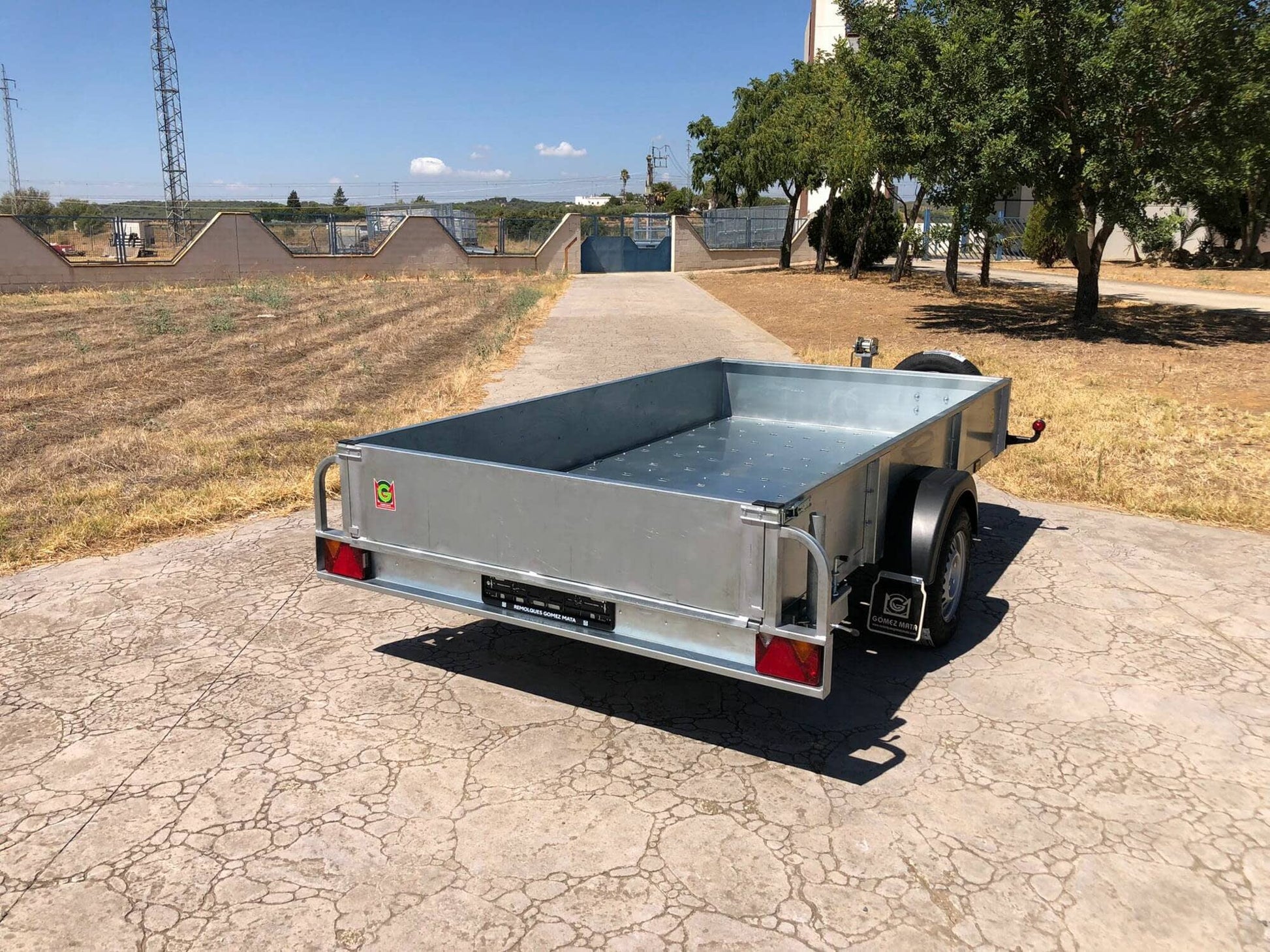 Remolque PLATAFORMA CON LATERALES Y RAMPAS