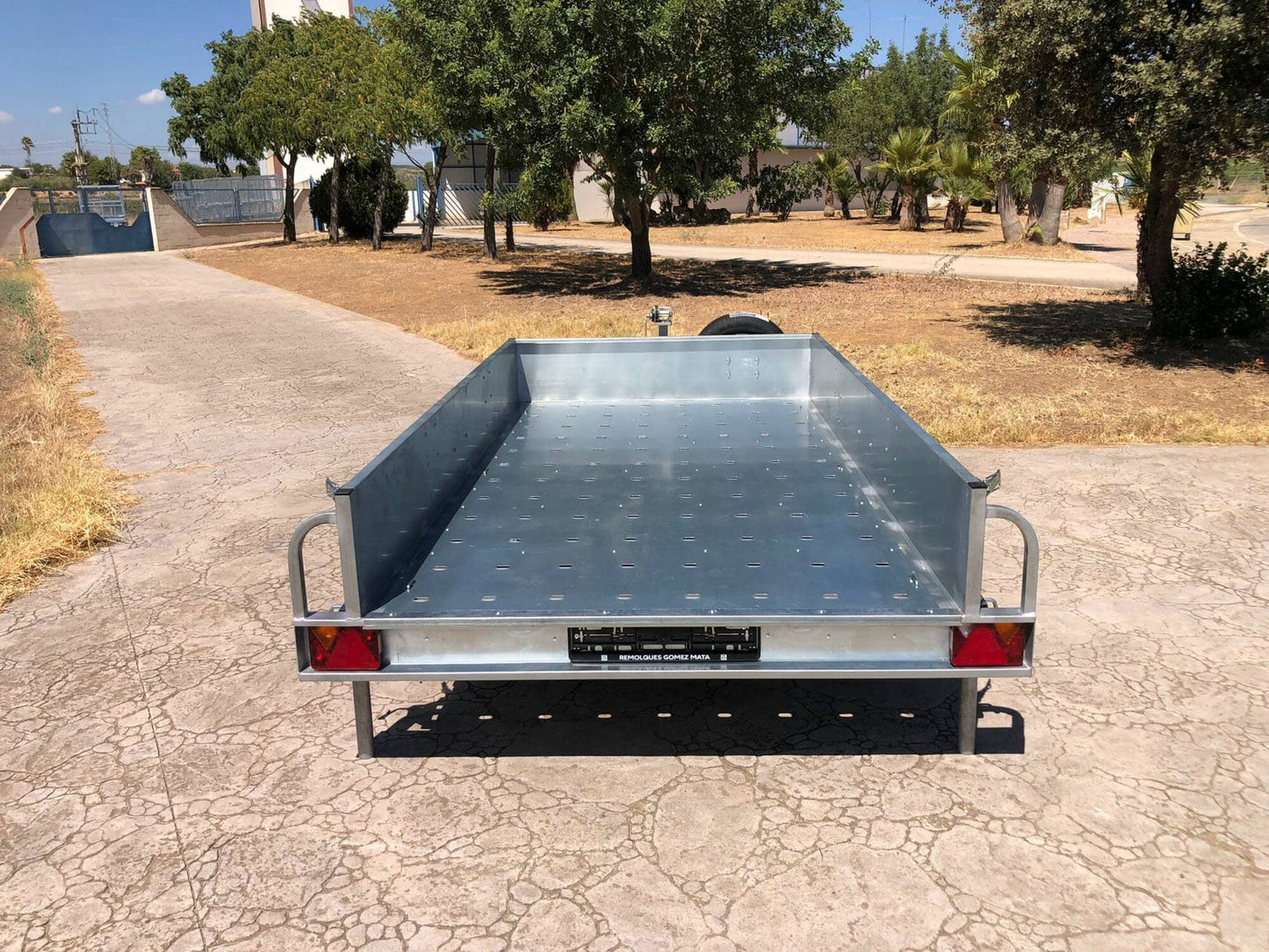 Remolque PLATAFORMA CON LATERALES Y RAMPAS