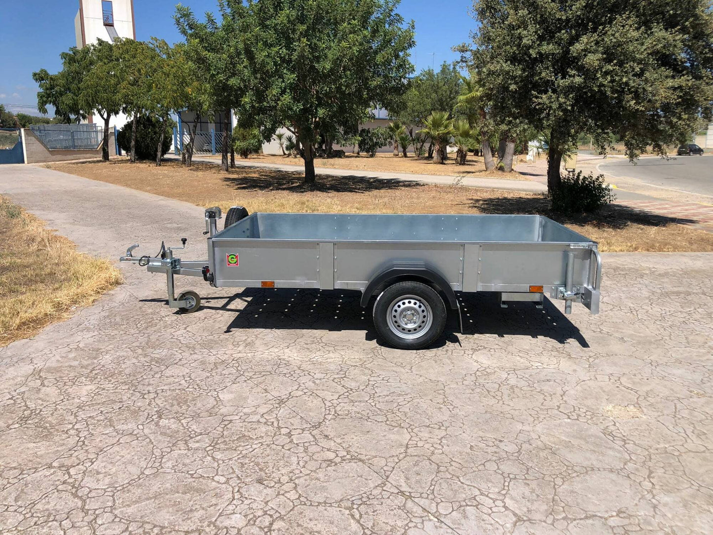 Remolque PLATAFORMA CON LATERALES Y RAMPAS