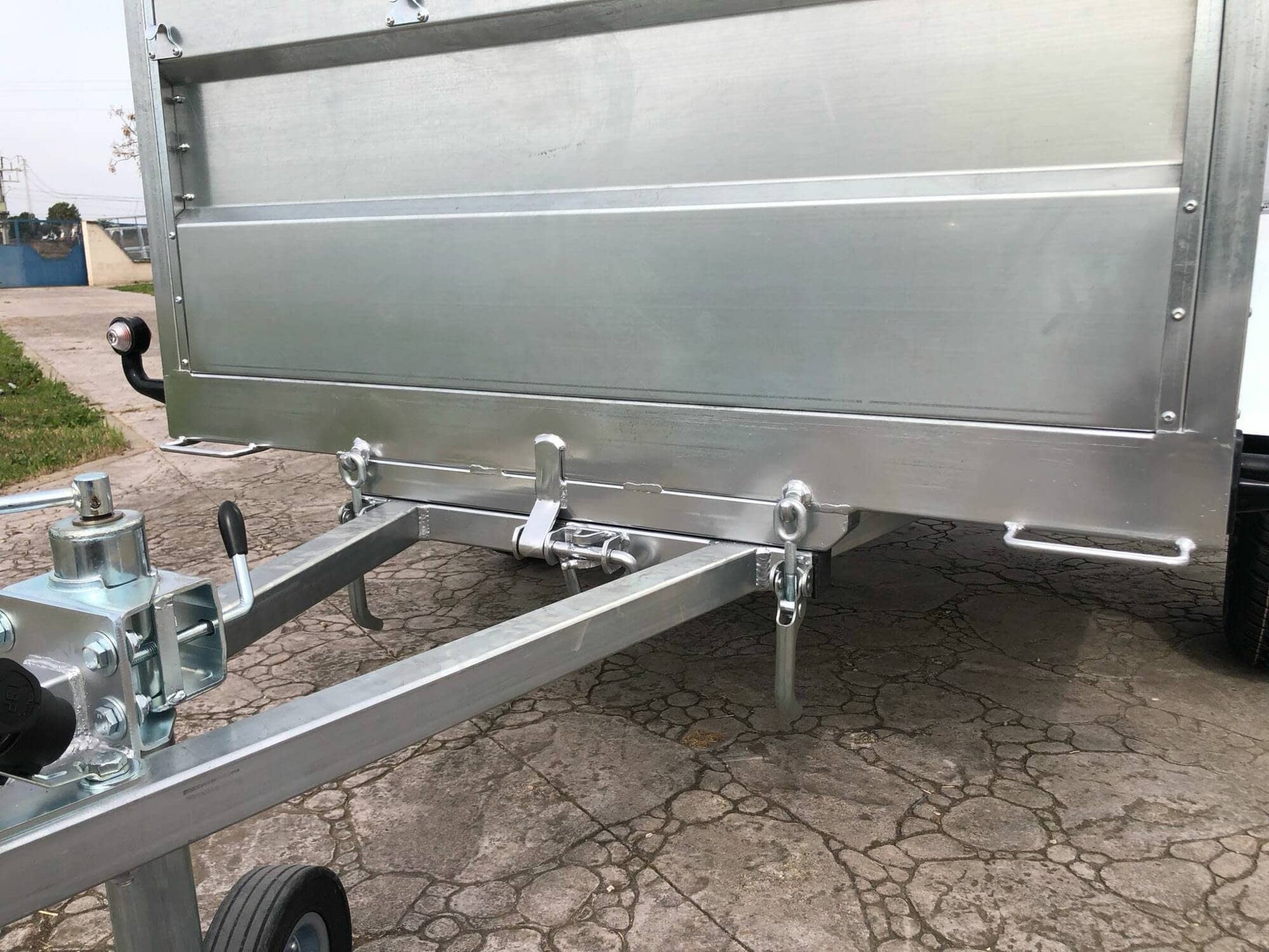 Remolque Basculante por Inercia Todo Terreno con freno