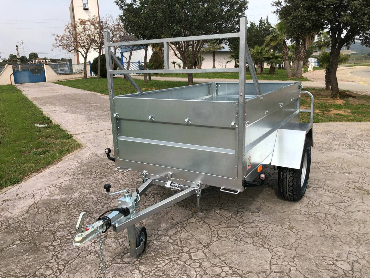 Remolque Basculante por Inercia Todo Terreno con freno