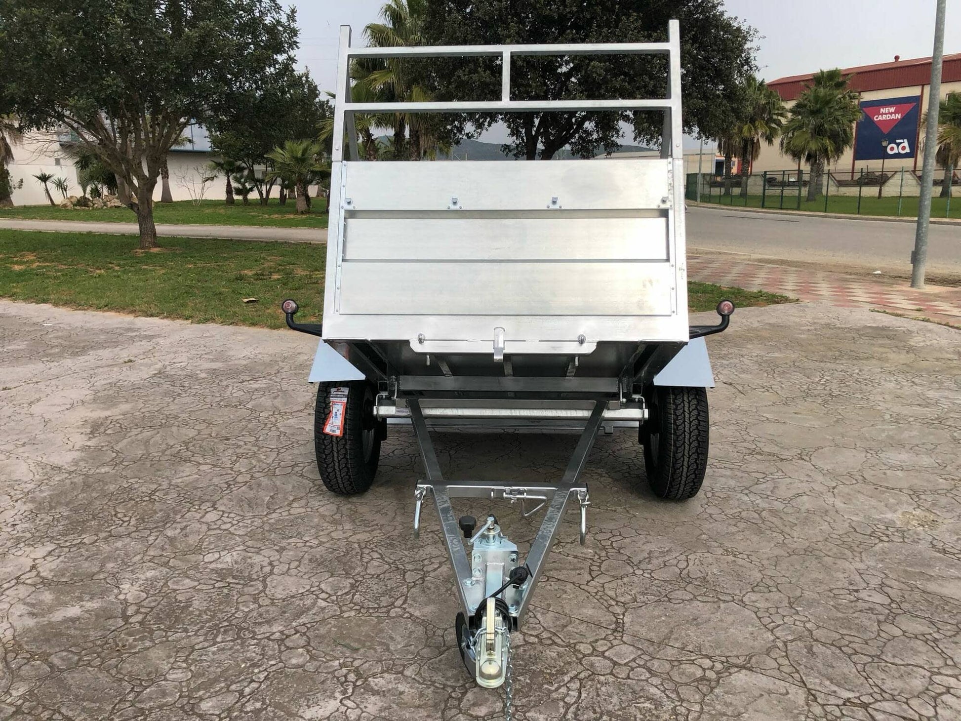 Remolque Basculante por Inercia Todo Terreno con freno