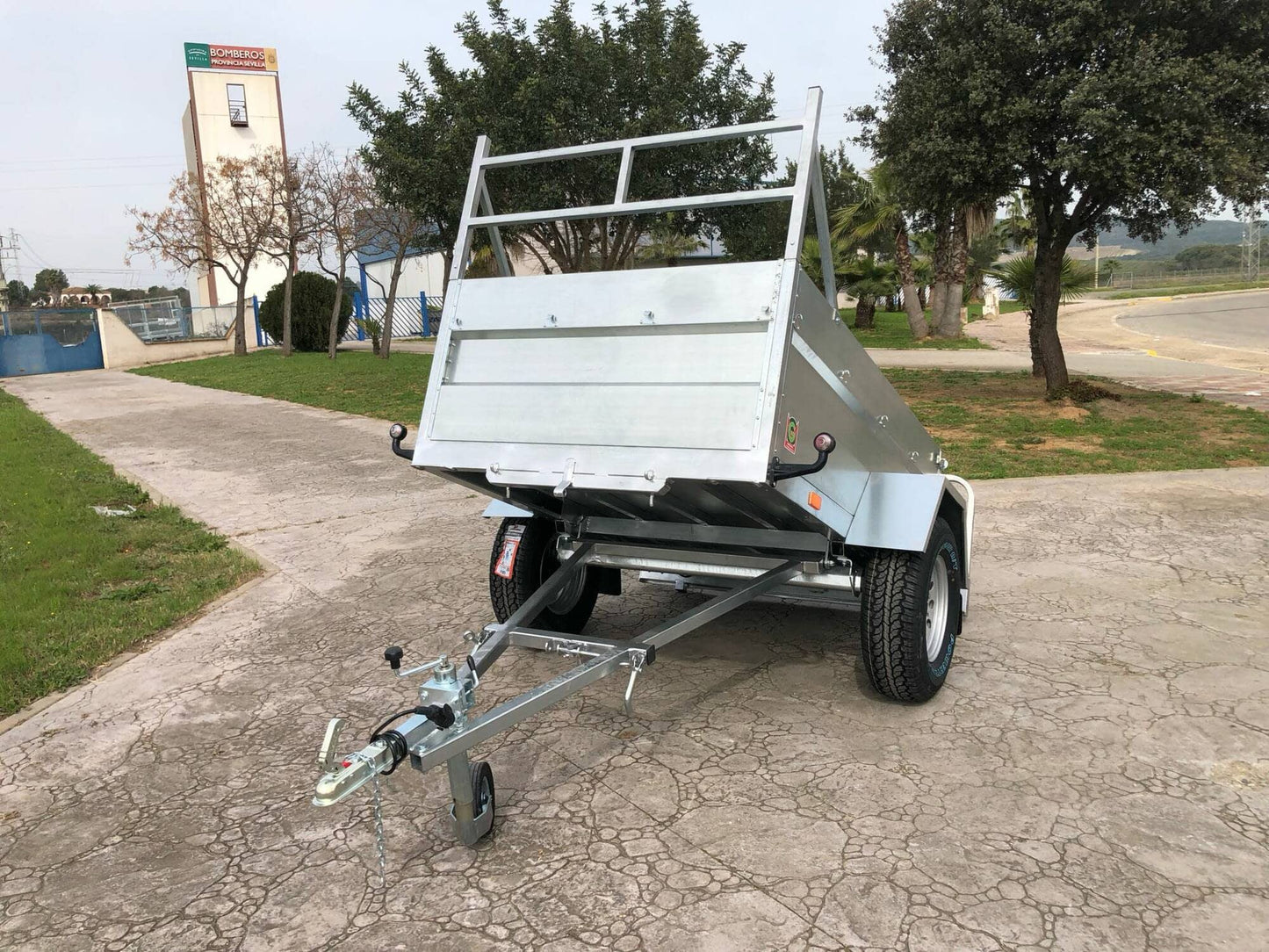 Remolque Basculante por Inercia Todo Terreno con freno