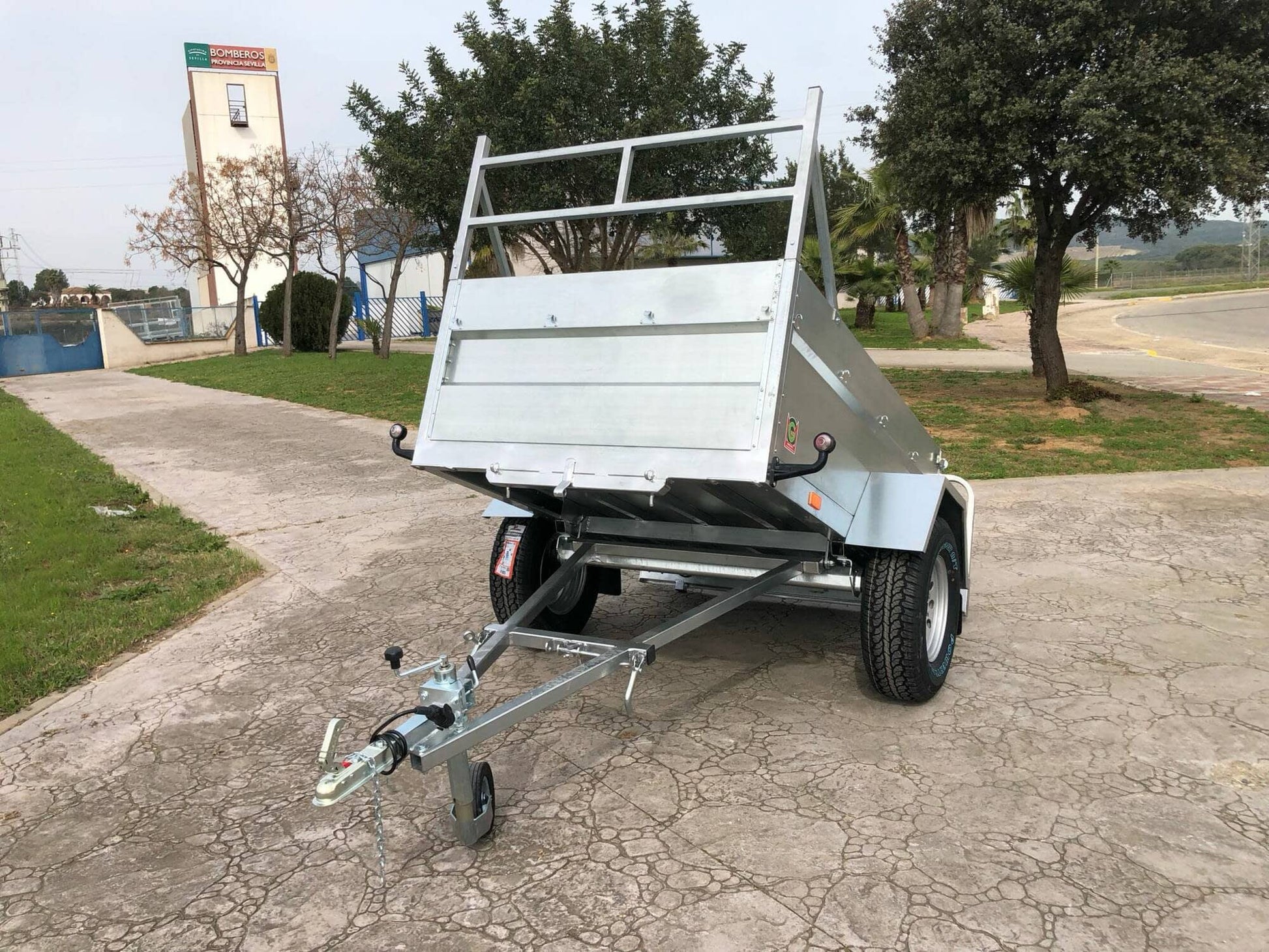 Remolque Basculante por Inercia Todo Terreno con freno