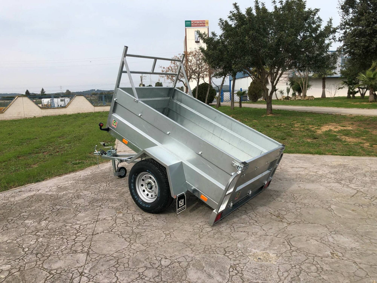 Remolque Basculante por Inercia Todo Terreno con freno