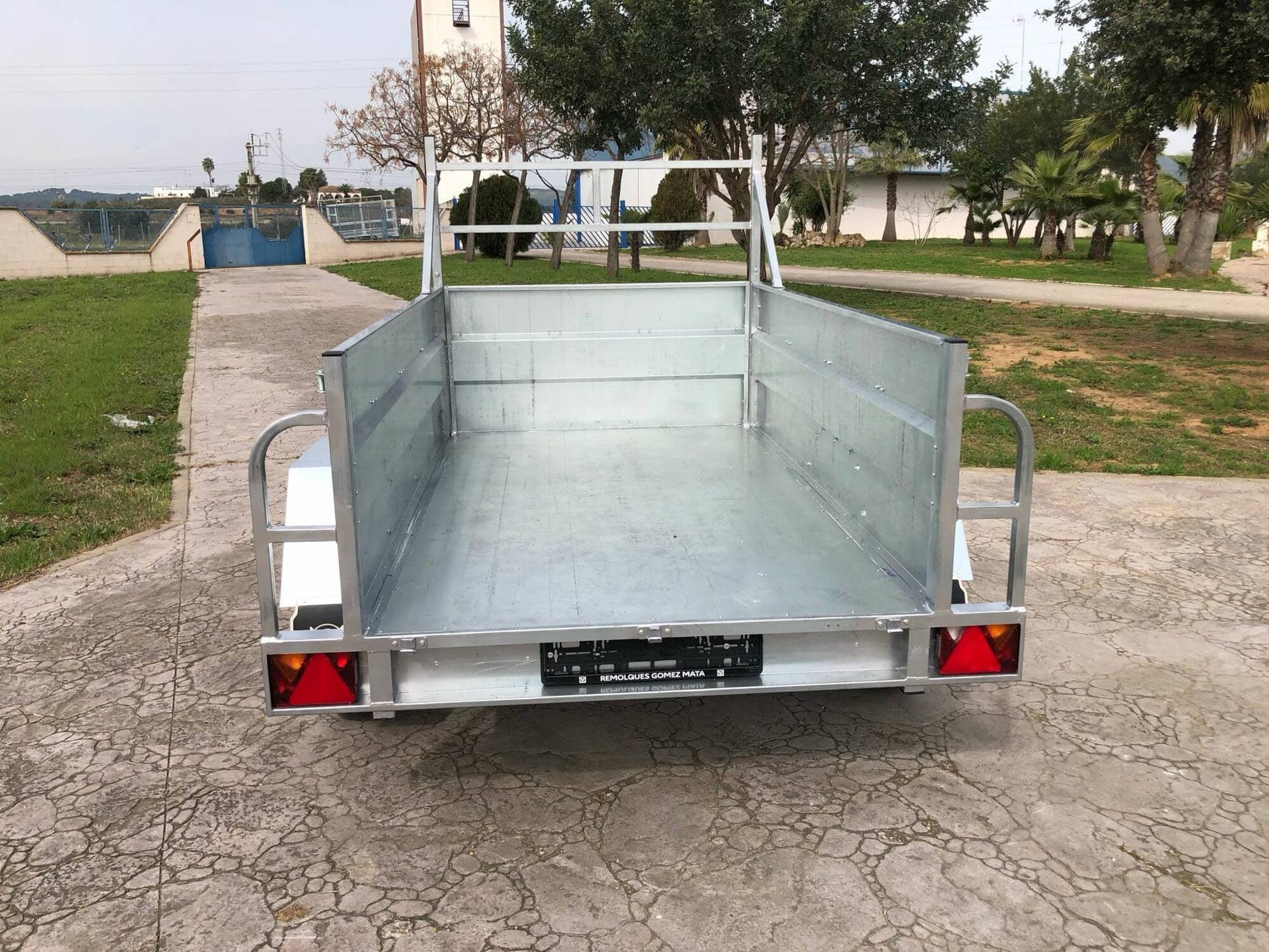 Remolque Basculante por Inercia Todo Terreno con freno