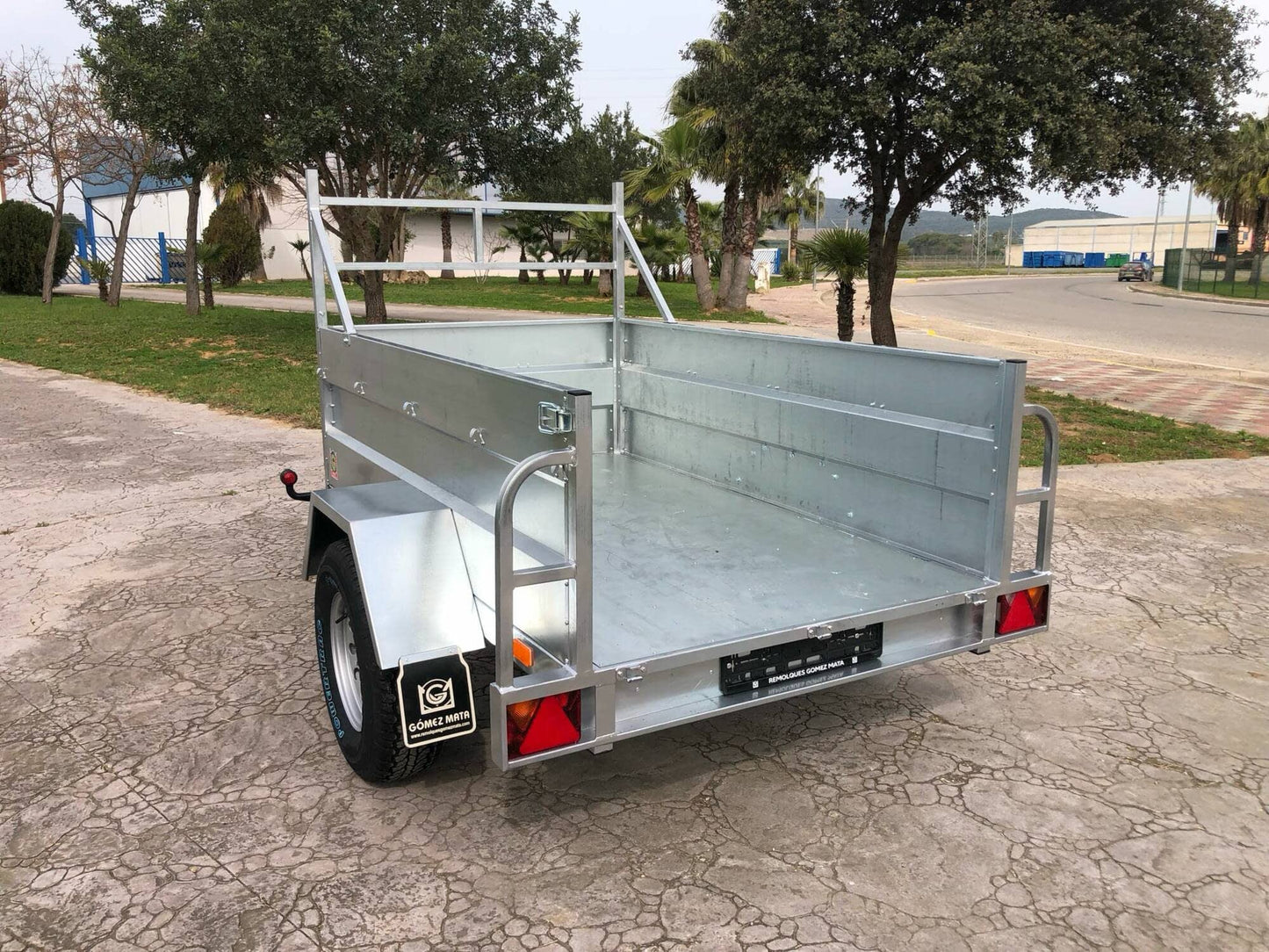 Remolque Basculante por Inercia Todo Terreno con freno