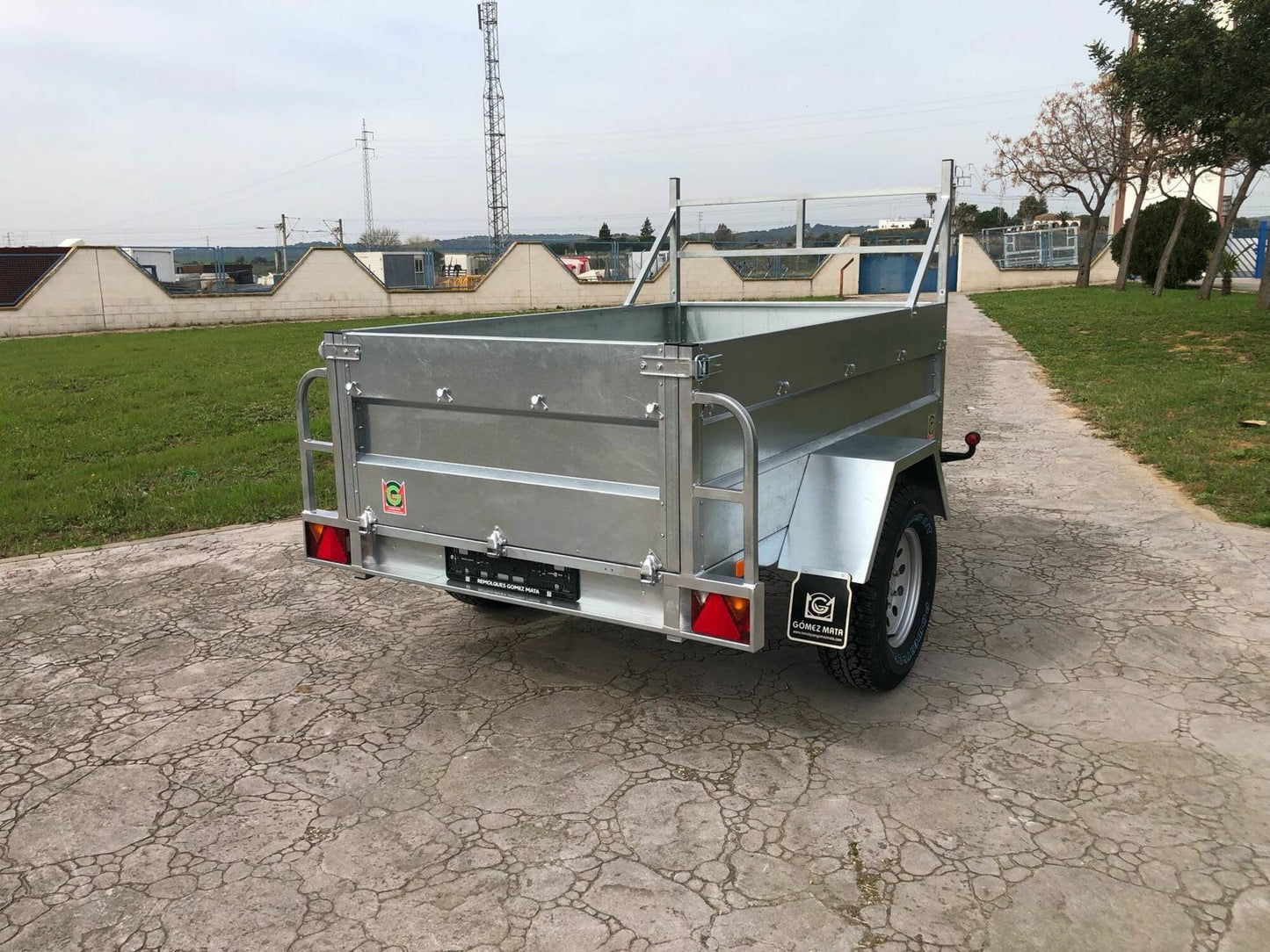 Remolque Basculante por Inercia Todo Terreno con freno