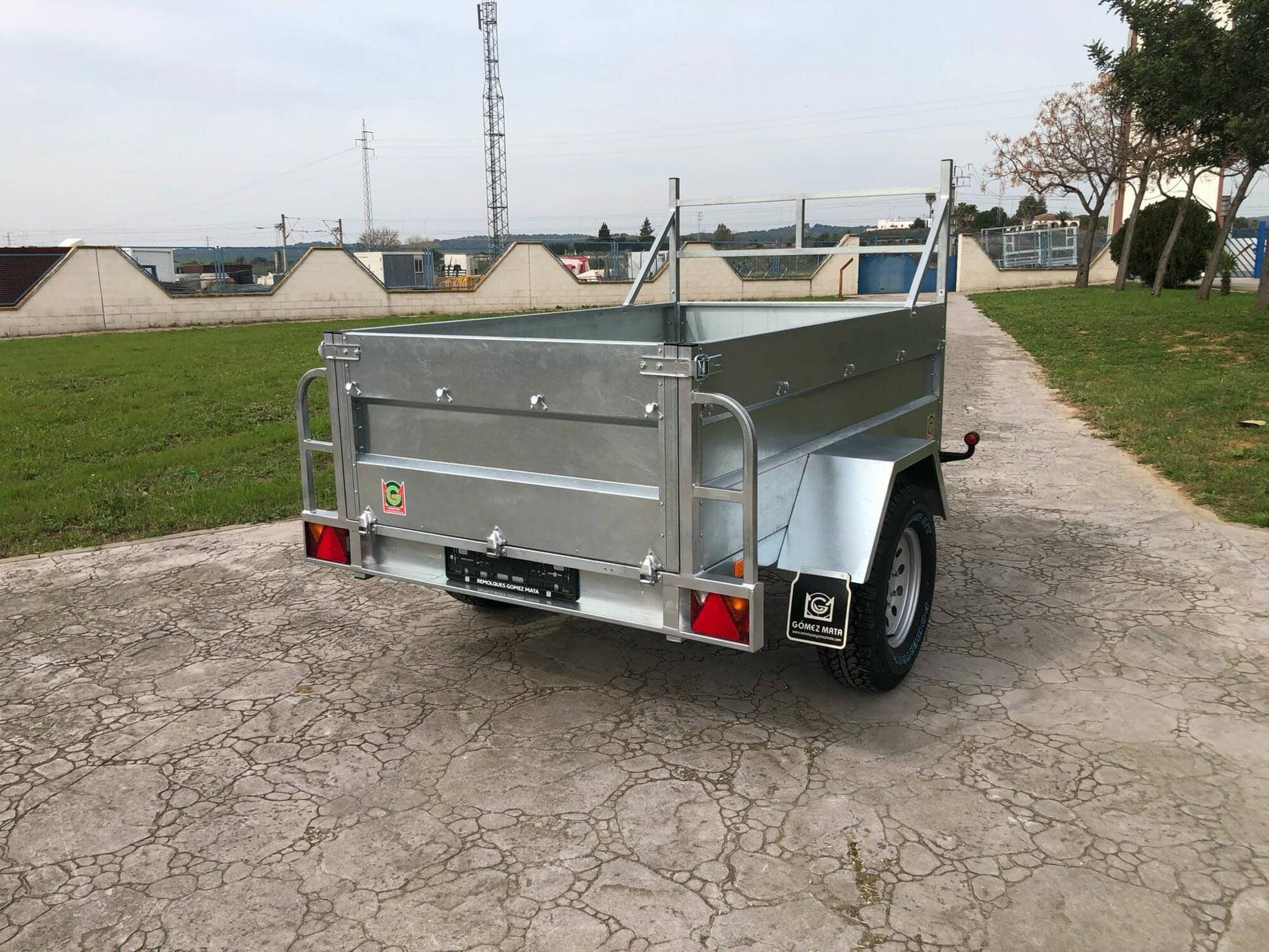 Remolque Basculante por Inercia Todo Terreno con freno