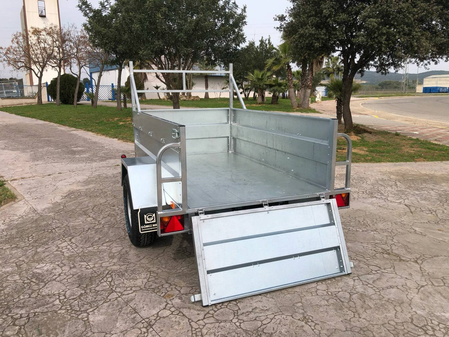 Remolque Basculante por Inercia Todo Terreno con freno