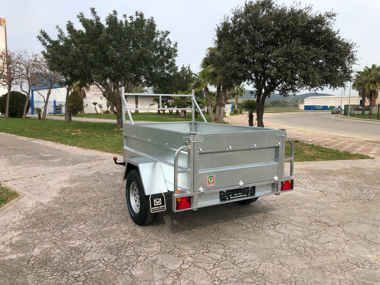 Remolque Basculante por Inercia Todo Terreno con freno