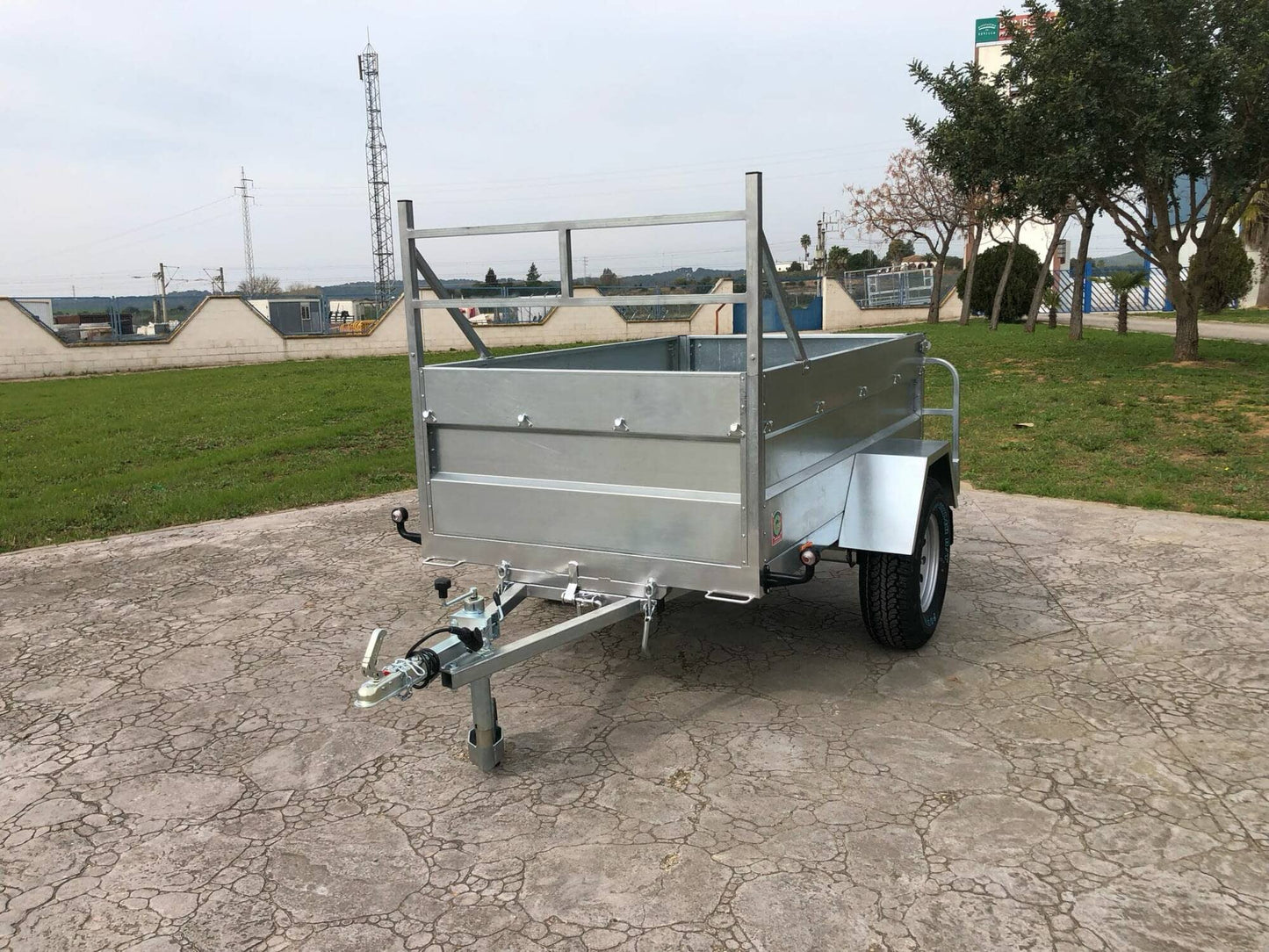 Remolque Basculante por Inercia Todo Terreno con freno