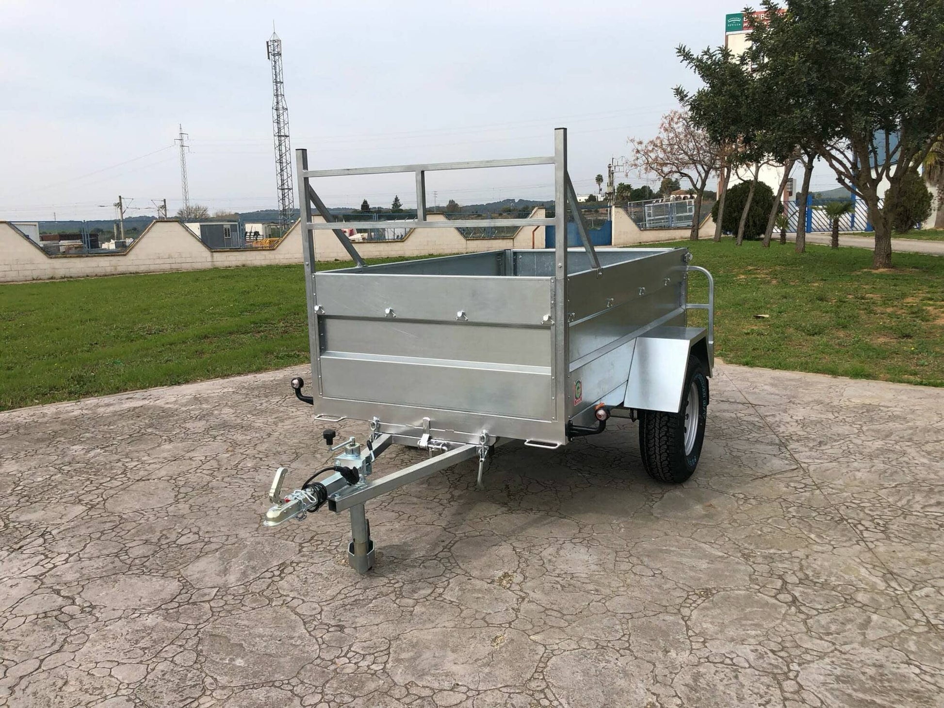 Remolque Basculante por Inercia Todo Terreno con freno