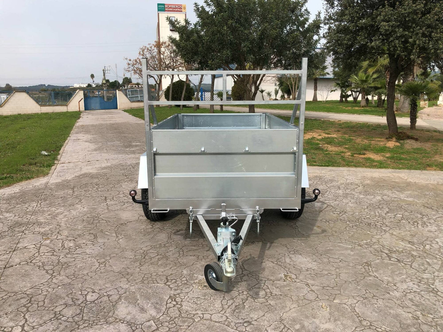 Remolque Basculante por Inercia Todo Terreno con freno