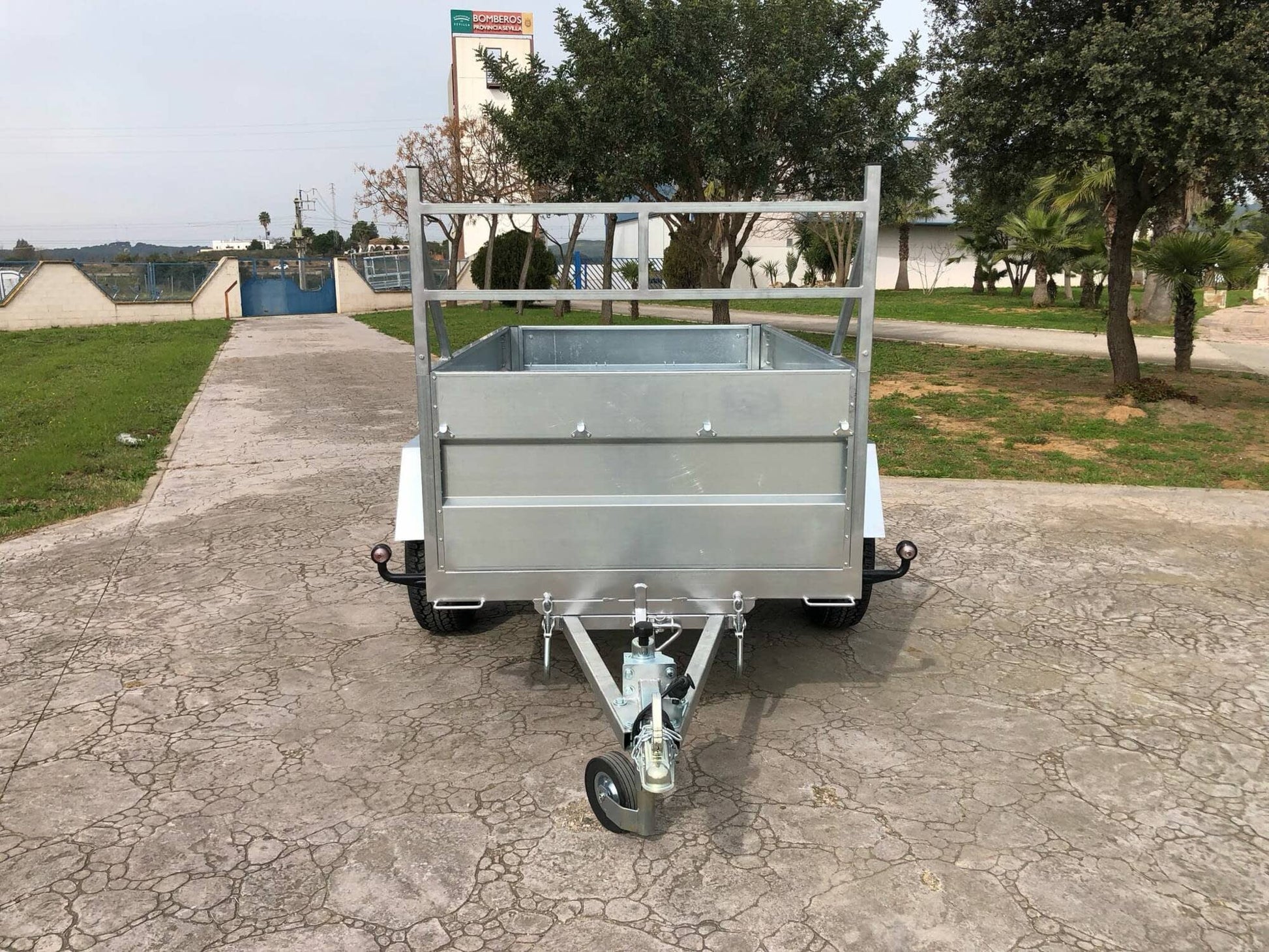 Remolque Basculante por Inercia Todo Terreno con freno