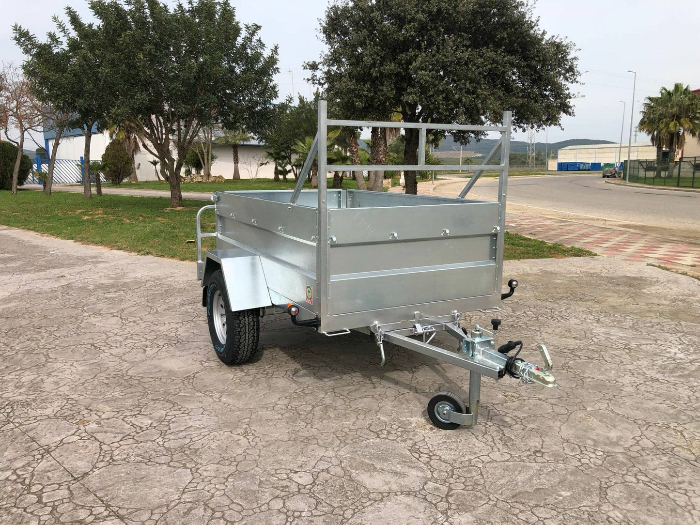 Remolque Basculante por Inercia Todo Terreno con freno