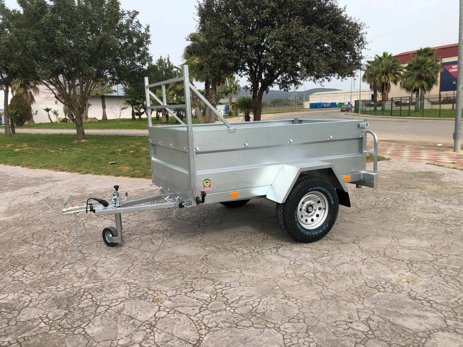 Remolque Basculante por Inercia Todo Terreno con freno