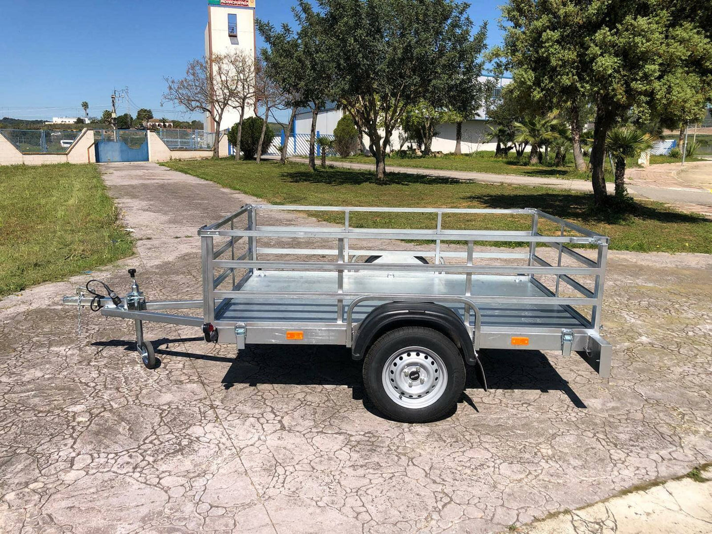 Remolque Plataforma Resistente con Barandillas Desmontables, 1 Eje, 750kg Carga