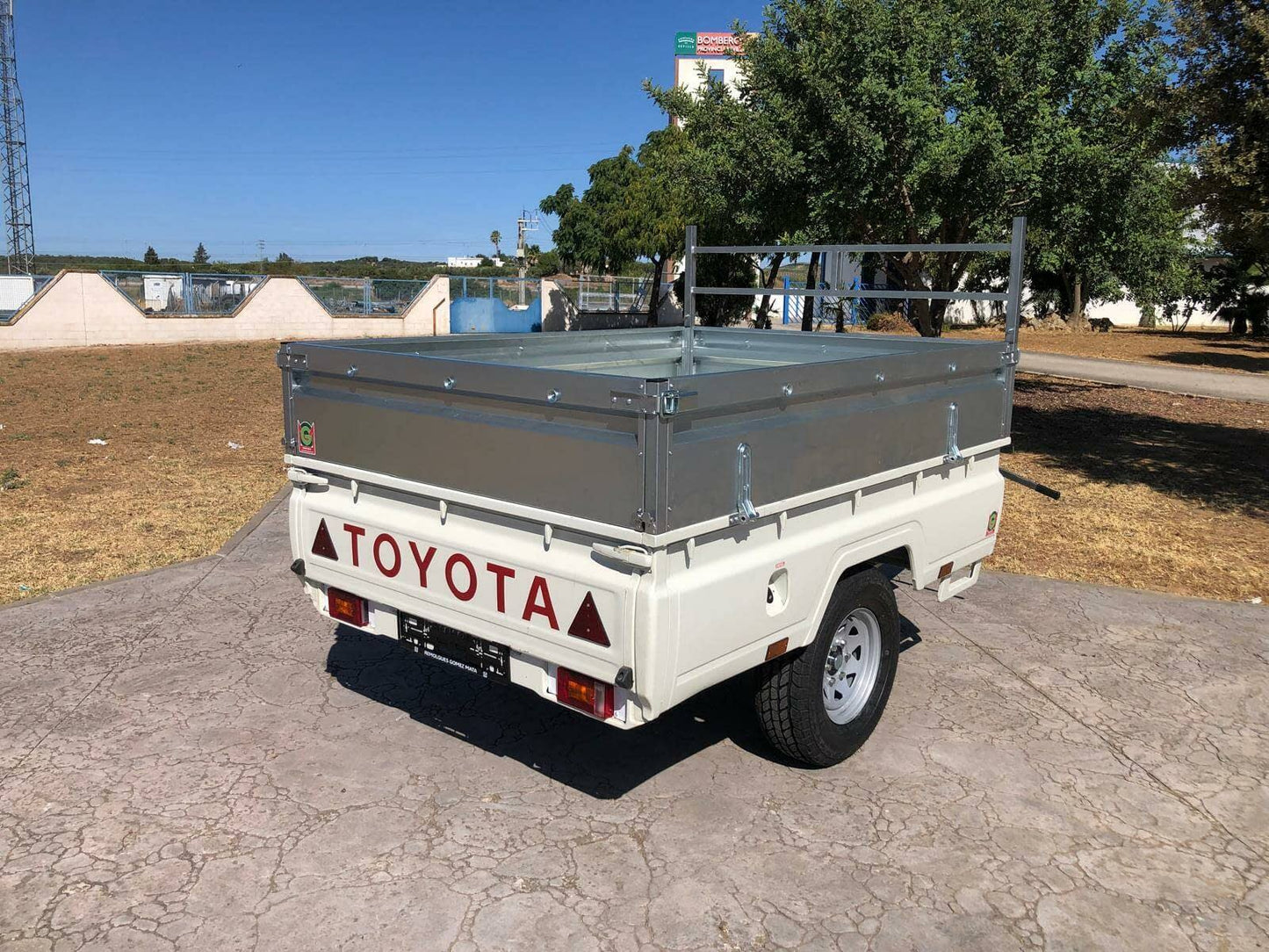 Remolque basculante todo terreno toyota hilux