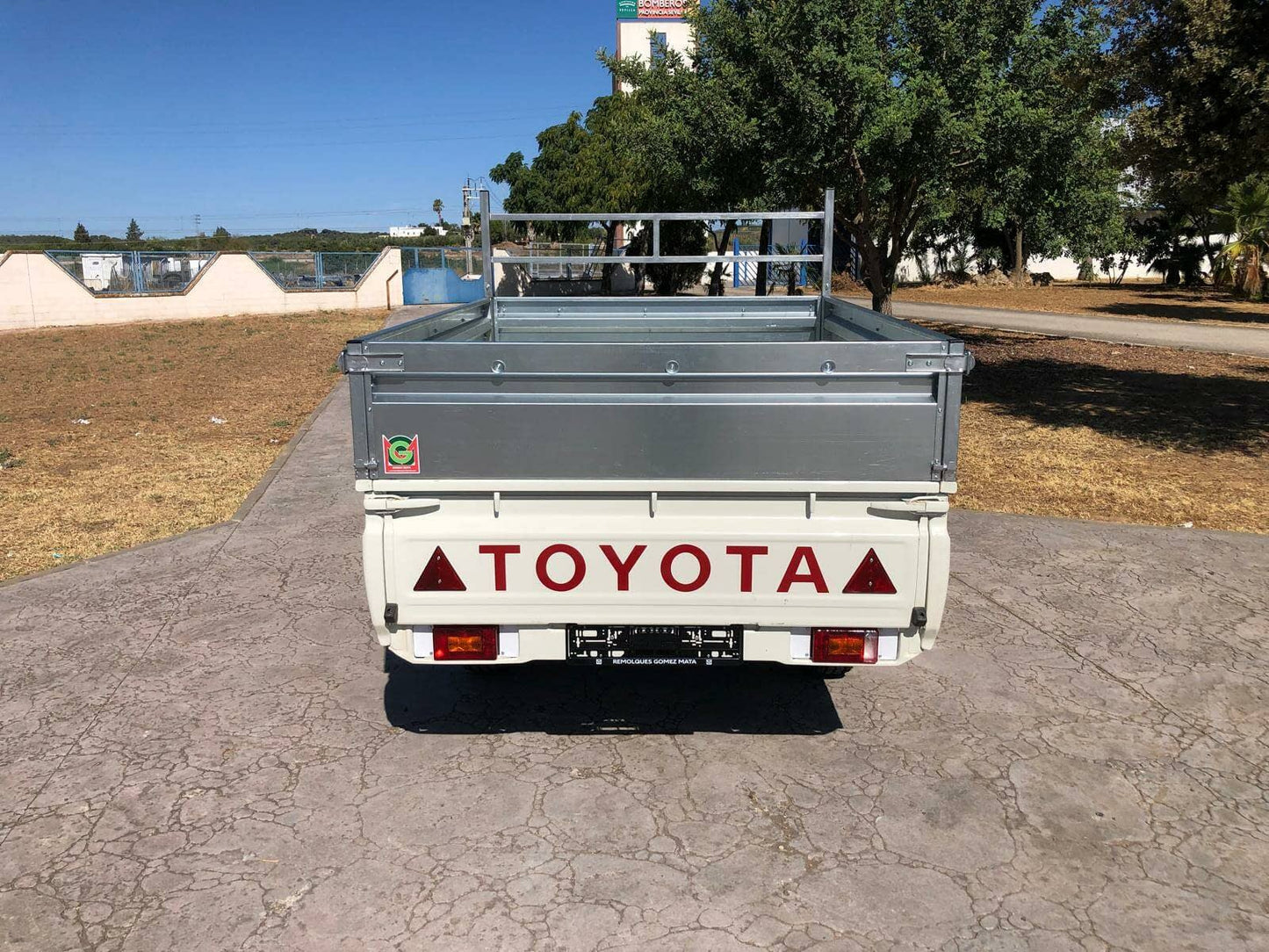 Remolque basculante todo terreno toyota hilux