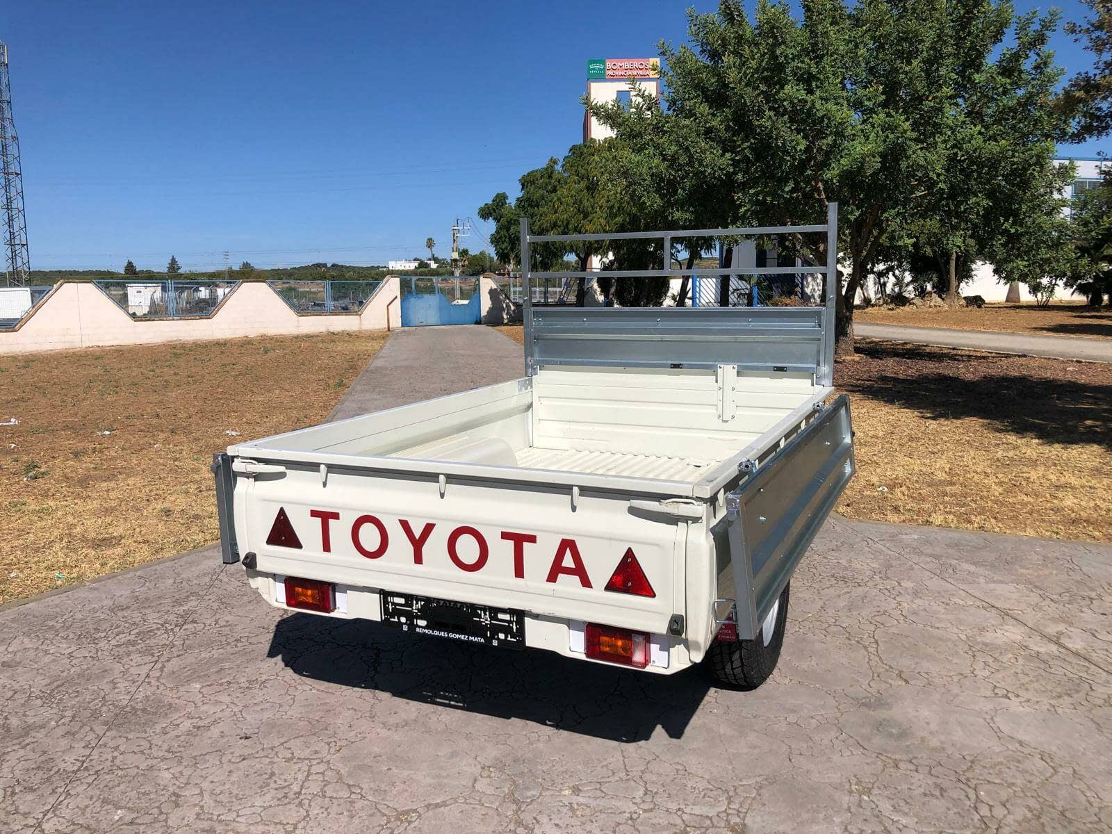 Remolque basculante todo terreno toyota hilux