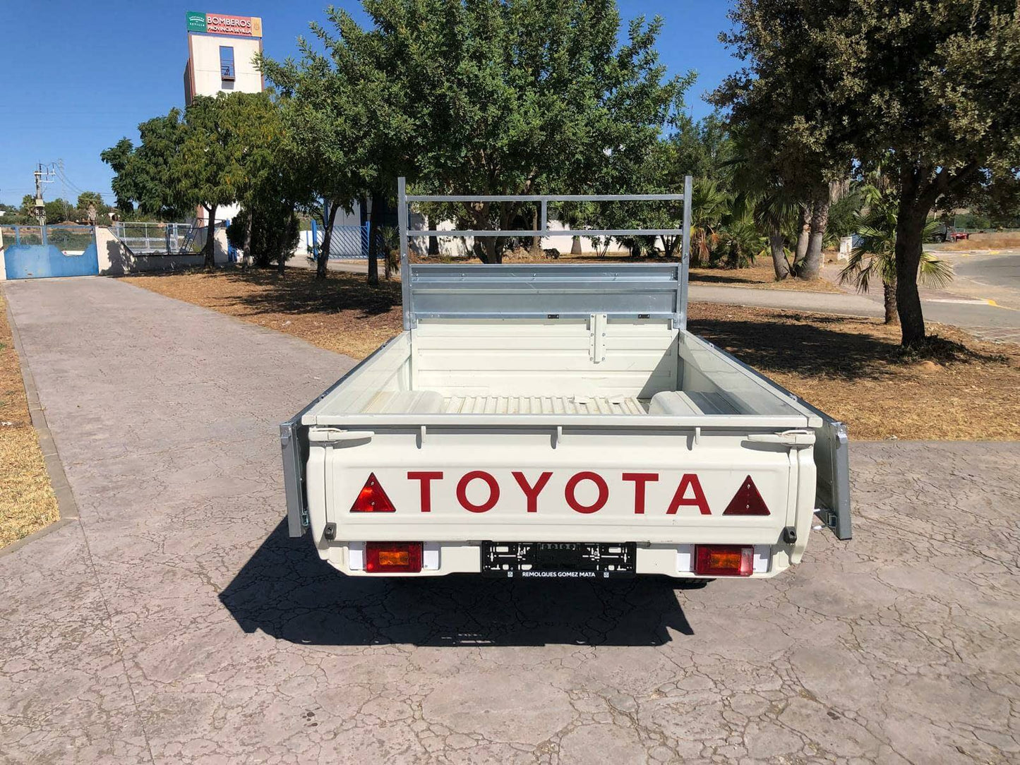 Remolque basculante todo terreno toyota hilux