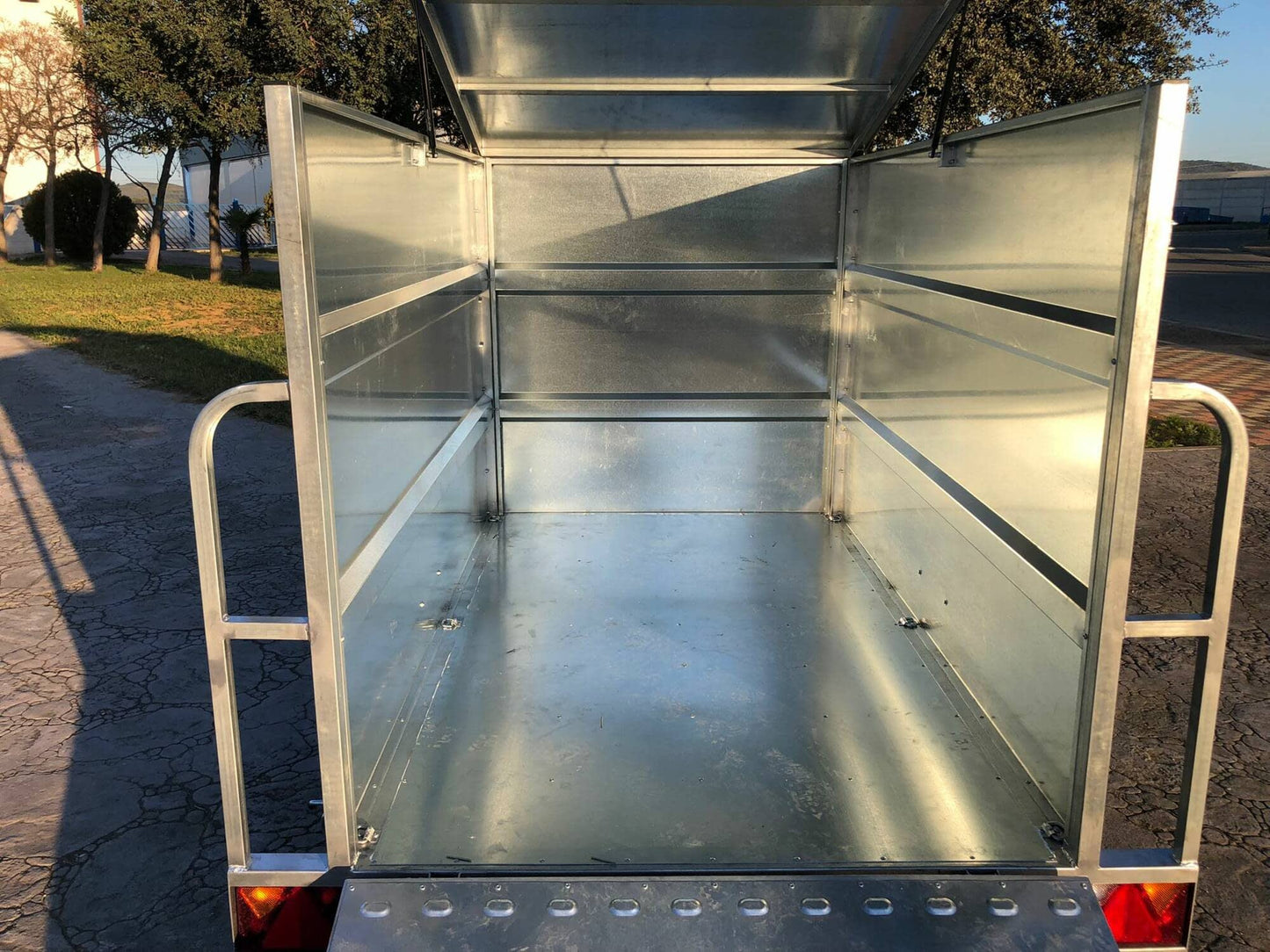 Remolque Caja Cerrada Galvanizado