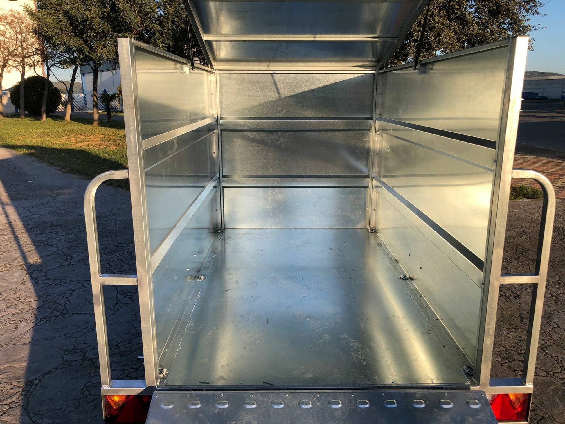 Remolque Caja Cerrada Galvanizado