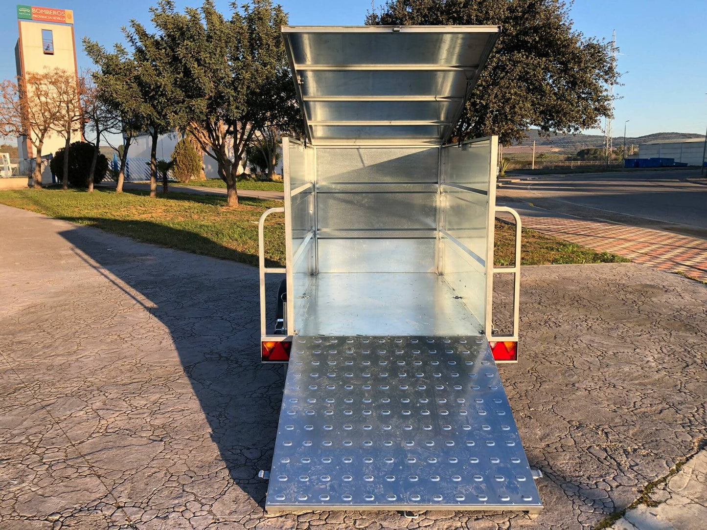 Remolque Caja Cerrada Galvanizado