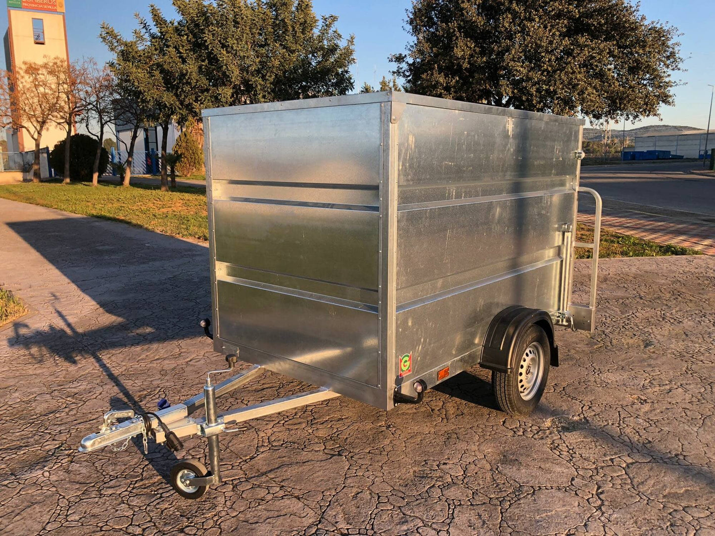 Remolque Caja Cerrada Galvanizado