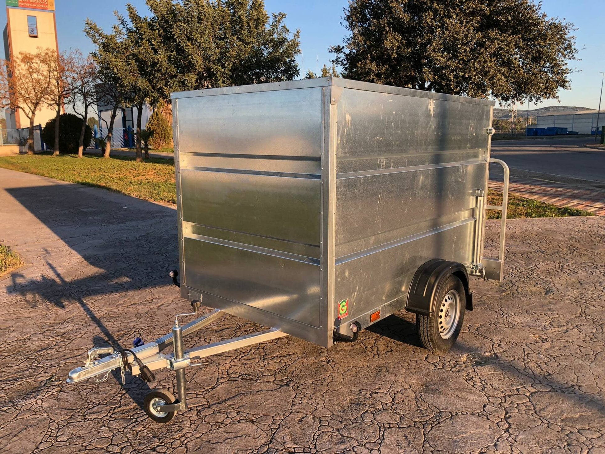 Remolque Caja Cerrada Galvanizado