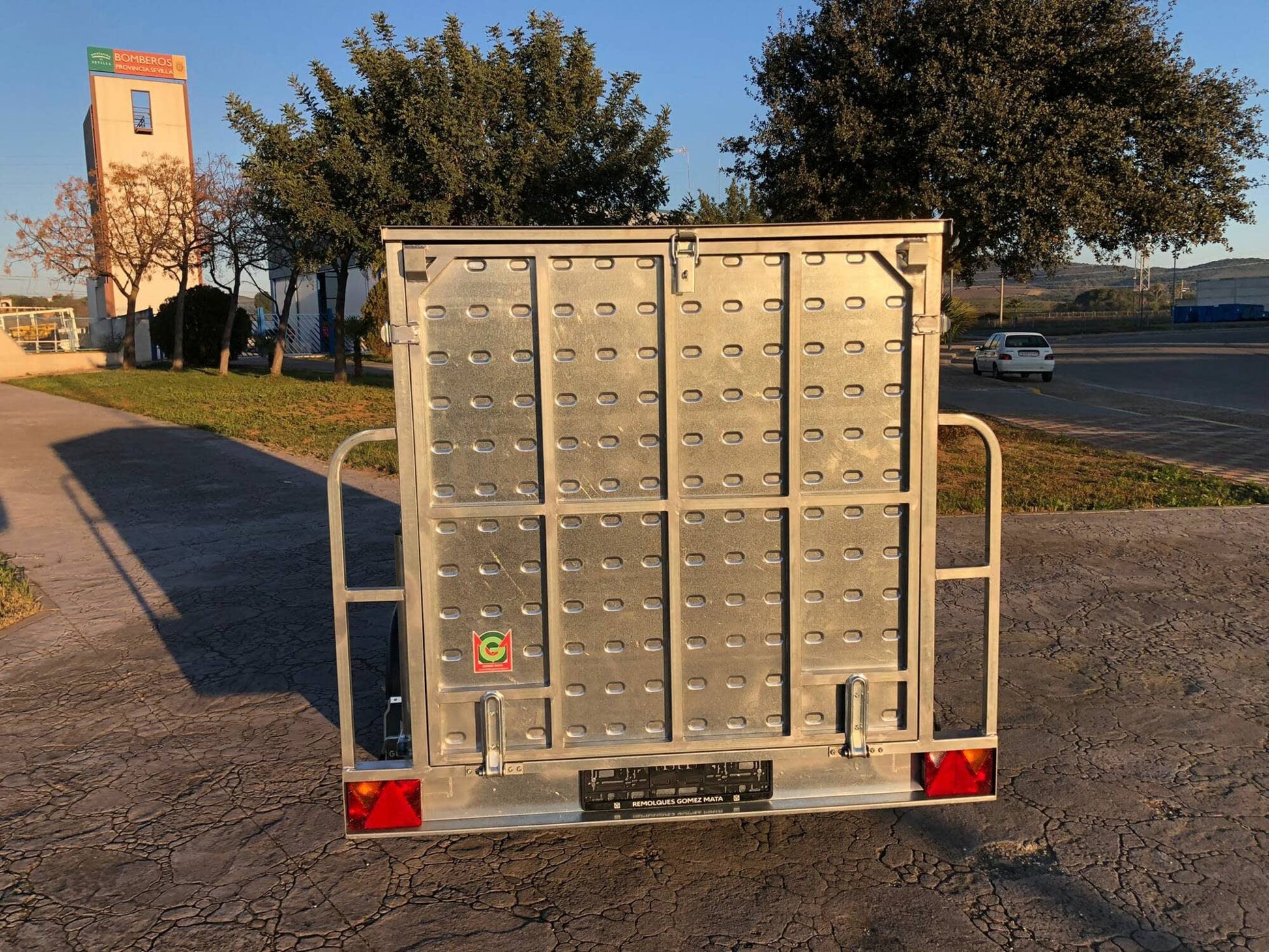 Remolque Caja Cerrada Galvanizado