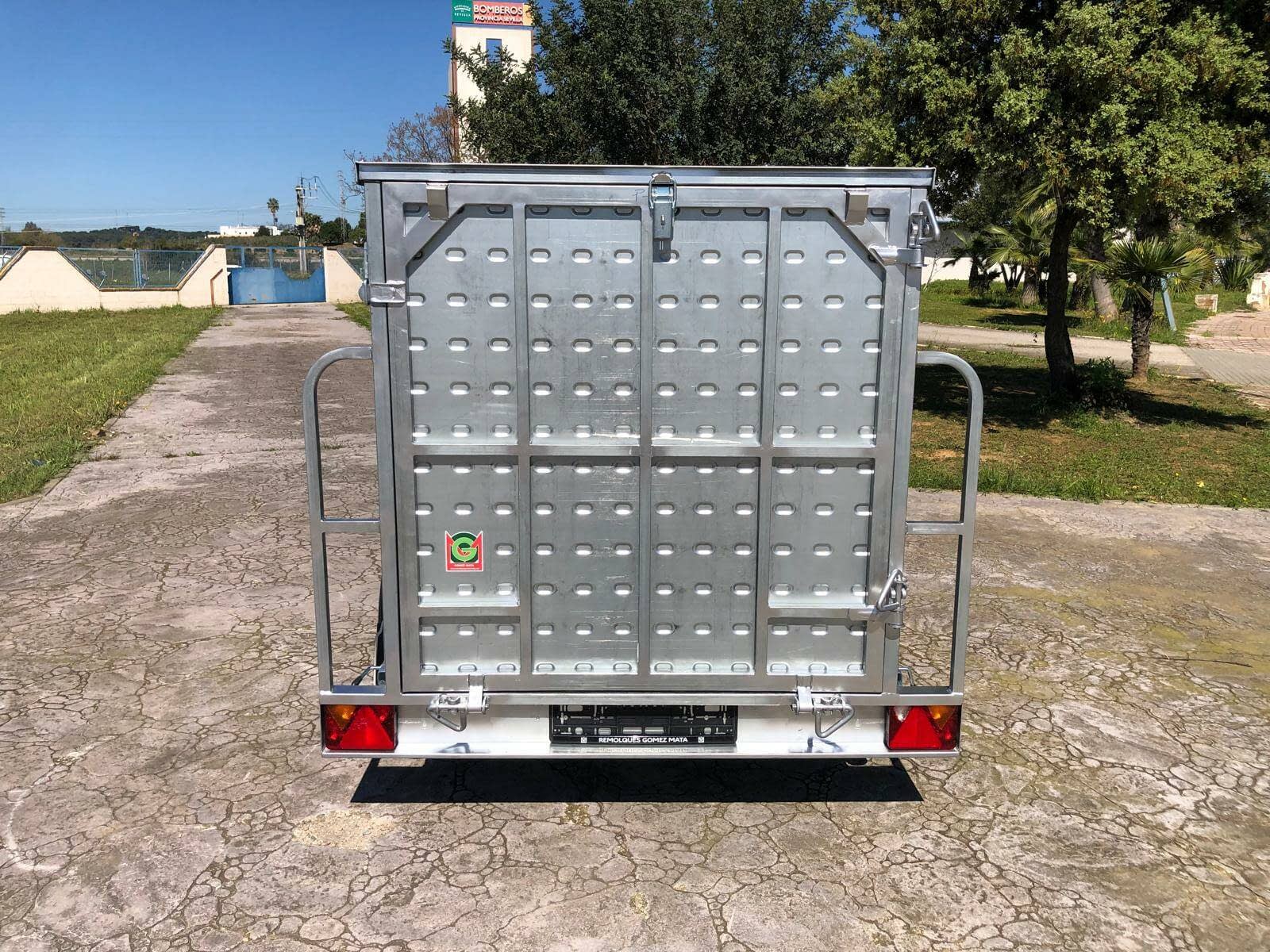 Remolque Caja Cerrada Galvanizado